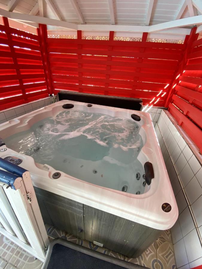 Appartement Moderne A Pointe Noire 36 M² Piscine & Jacuzzi Pointe-Noire Exterior foto